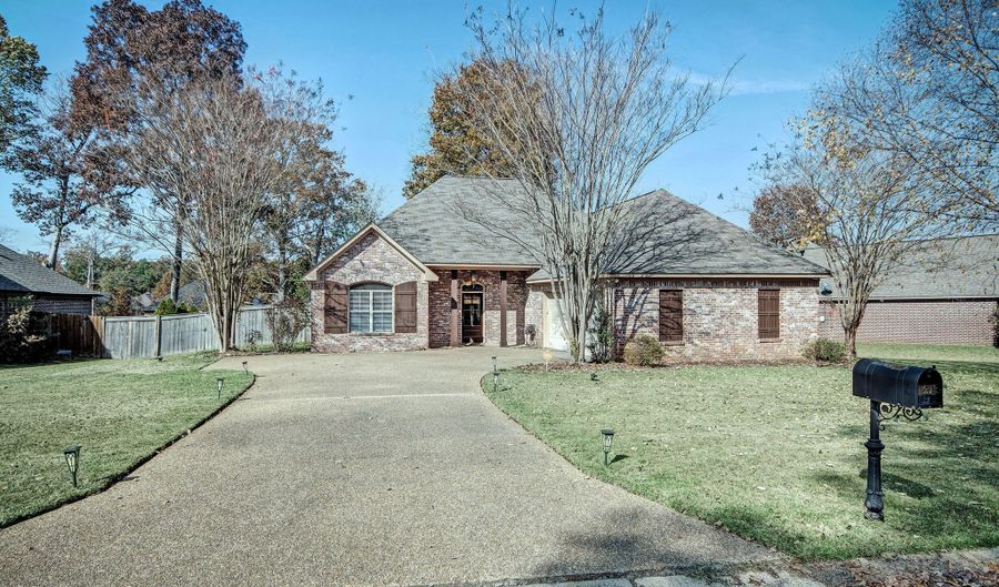 243 E Pinebrook Dr, Brandon, MS 39047 - 3 Beds, 2 Bath