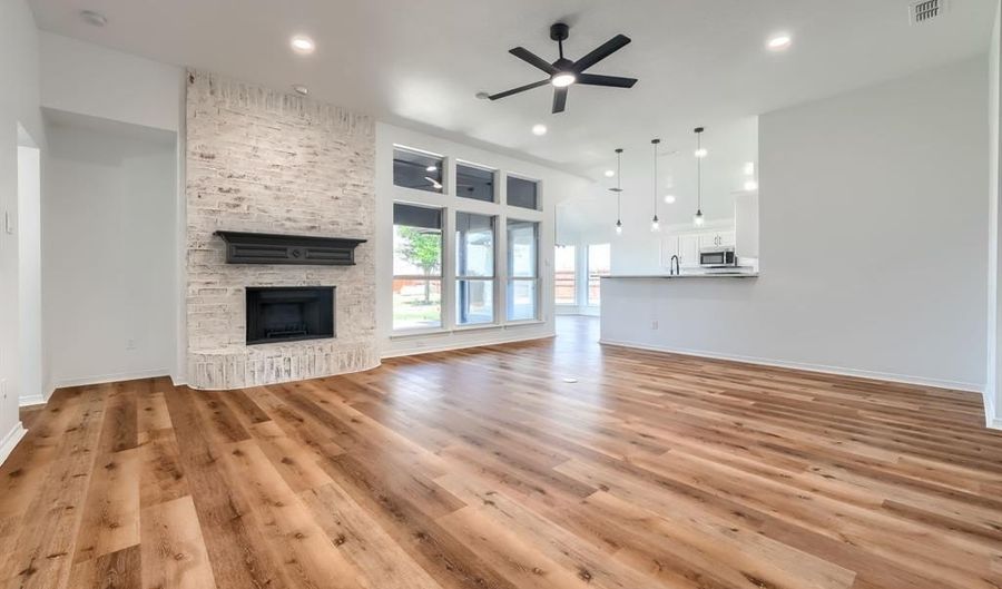 123 Rolling Spring Dr, Aledo, TX 76008 - 4 Beds, 2 Bath