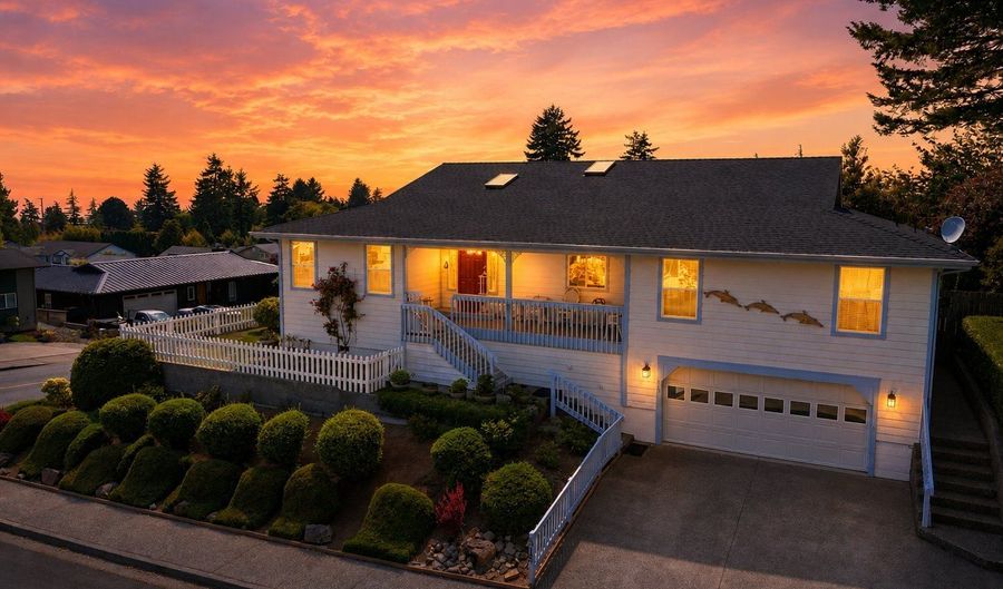 815 CRESTWOOD Pl, Brookings, OR 97415 - 4 Beds, 3 Bath