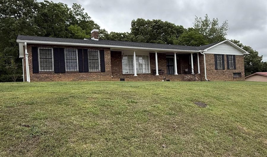 2331 SIMPSON St, Anniston, AL 36201 - 5 Beds, 2 Bath