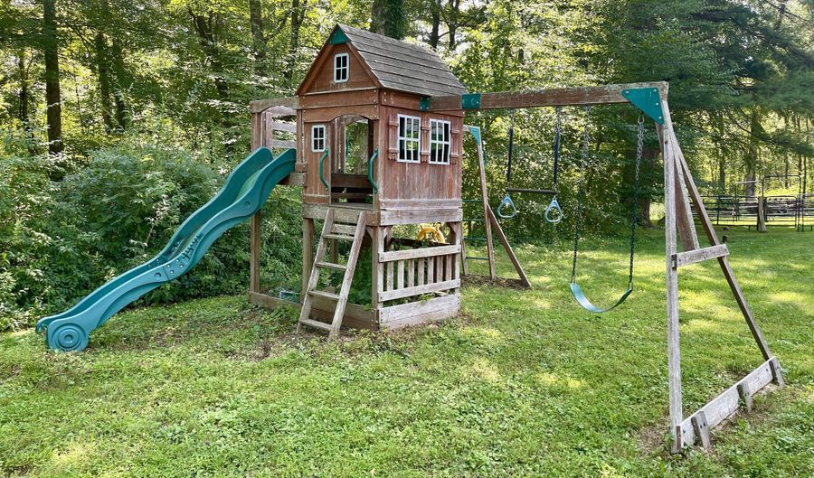 220 School St, Coventry, CT 06238 - 4 Beds, 1 Bath