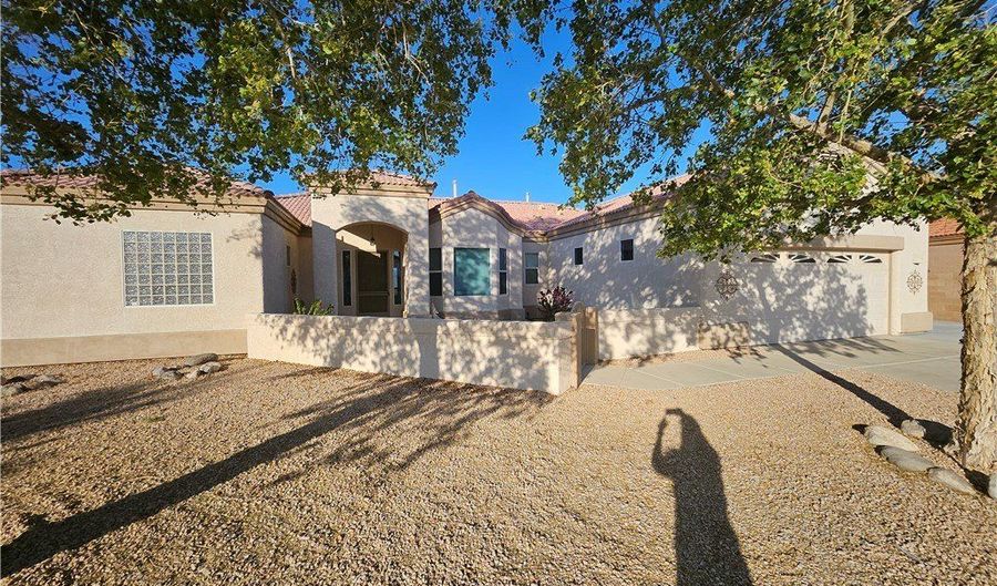 2694 Sanctuary Dr, Bullhead City, AZ 86442 - 3 Beds, 3 Bath