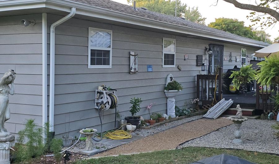 1504 S Tyler Ave, Aurora, MO 65605 - 3 Beds, 2 Bath