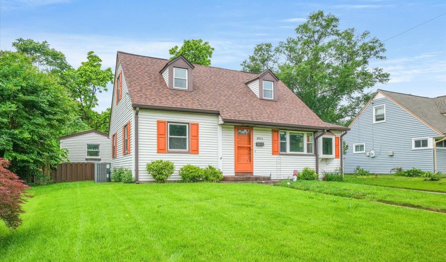 6926 VANDERBILT Dr, Alexandria, VA 22307 - 3 Beds, 2 Bath