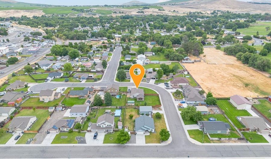 405 Capri Ct, Benton City, WA 99320 - 3 Beds, 2 Bath