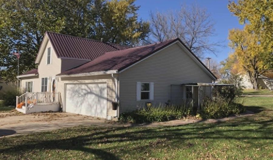 313 E 3rd St, Arthur, IA 51431 - 3 Beds, 1 Bath
