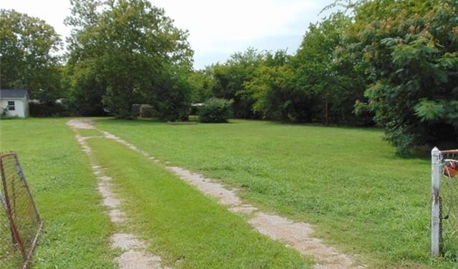 226 Happy Trails Rd, Ardmore, OK 73401 - 3 Beds, 2 Bath