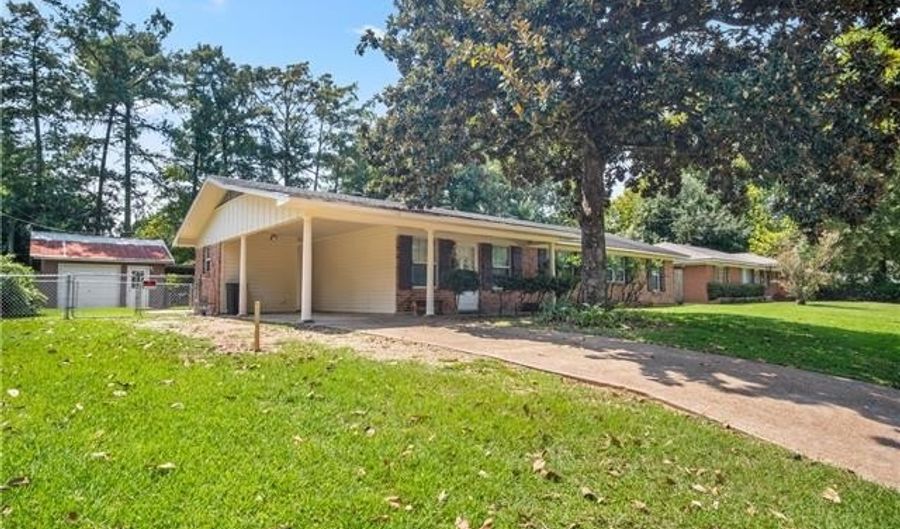 1710 PLANTATION Dr, Alexandria, LA 71301 - 3 Beds, 2 Bath