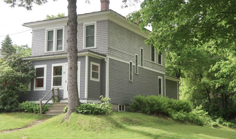 22 E Chestnut St, Augusta, ME 04330 - 3 Beds, 2 Bath