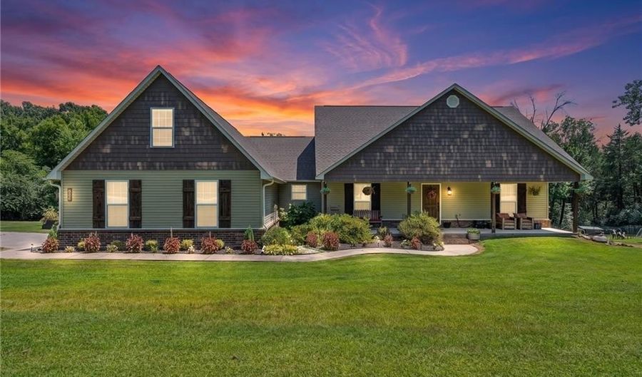836 N Mountain Grove Rd, Alma, AR 72921 - 5 Beds, 3 Bath