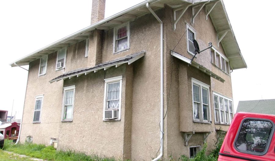 108 W Filmore St, Afton, IA 50830 - 5 Beds, 2 Bath