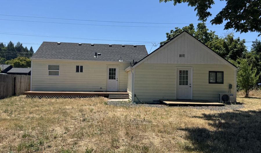550 W N St, Springfield, OR 97477 - 3 Beds, 2 Bath