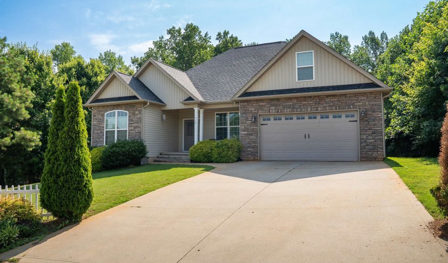 516 Abberly Ln, Boiling Springs, SC 29316 - 4 Beds, 3 Bath