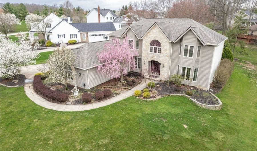 8596 Scenicview Dr, Broadview Heights, OH 44147 - 4 Beds, 4 Bath