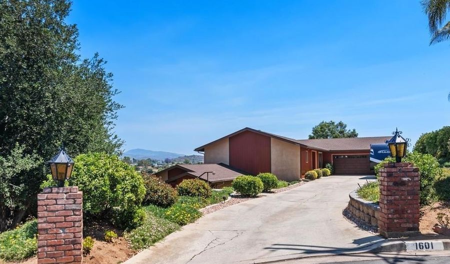 1601 Donalor Dr, Escondido, CA 92027 - 3 Beds, 2 Bath