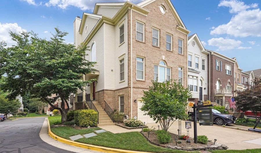 6624 THURLTON Dr, Alexandria, VA 22315 - 3 Beds, 4 Bath