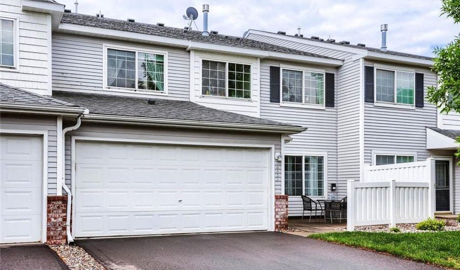 6452 158th St W, Apple Valley, MN 55124 - 2 Beds, 2 Bath