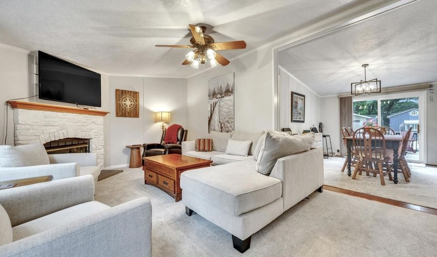 521 Okoboji Grove Rd #20, Arnolds Park, IA 51331 - 3 Beds, 2 Bath