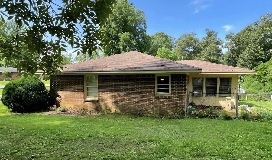 816 NW 12th Ave, Arab, AL 35016 - 3 Beds, 2 Bath