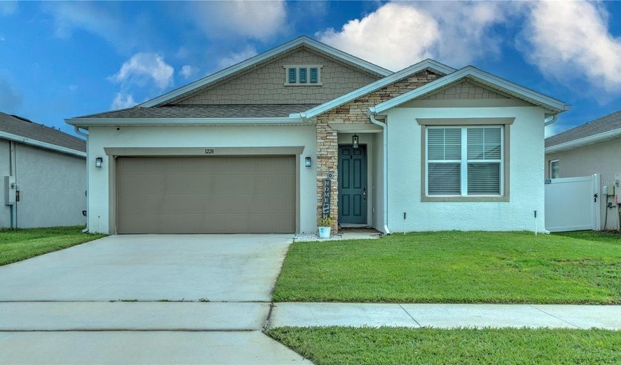 1228 MATTIE POINTE Blvd, Auburndale, FL 33823 - 4 Beds, 3 Bath