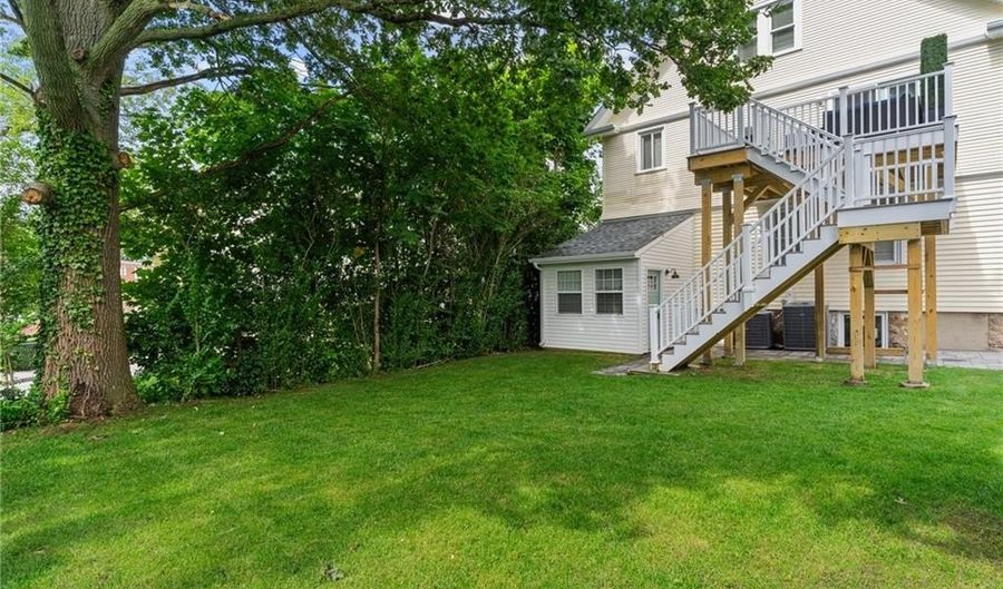 20 Summer St 2, Newport, RI 02840 - 4 Beds, 2 Bath