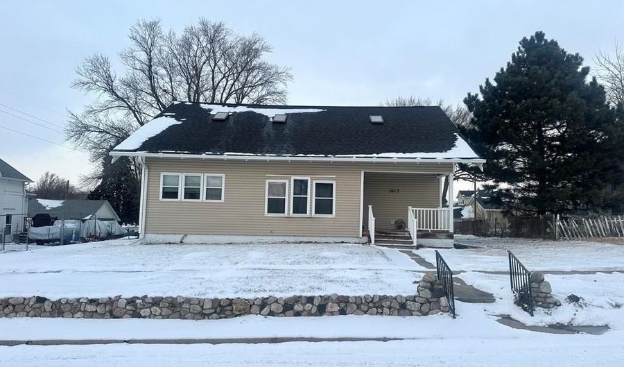 1617 M St, Aurora, NE 68818 - 3 Beds, 2 Bath