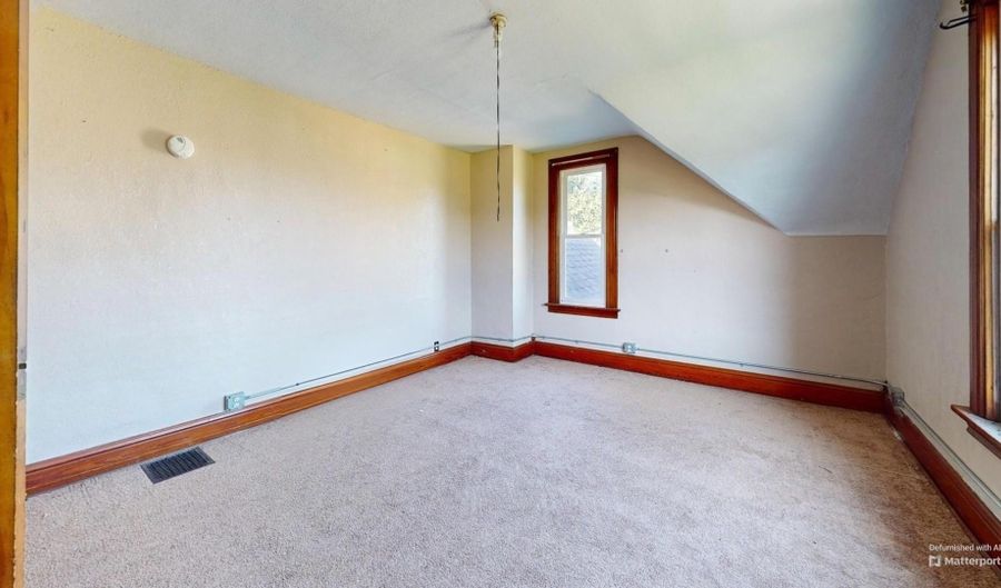 326 S 8th St, Albion, NE 68620 - 4 Beds, 1 Bath
