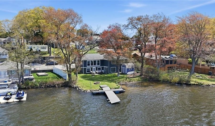 29 E Shore Dr, Coventry, RI 02816 - 2 Beds, 2 Bath