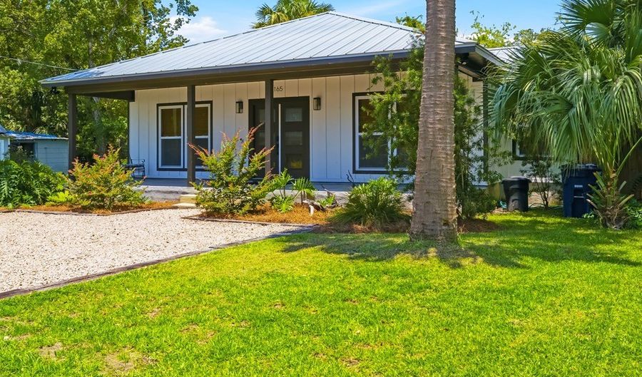 165 10th St, Apalachicola, FL 32320 - 2 Beds, 2 Bath