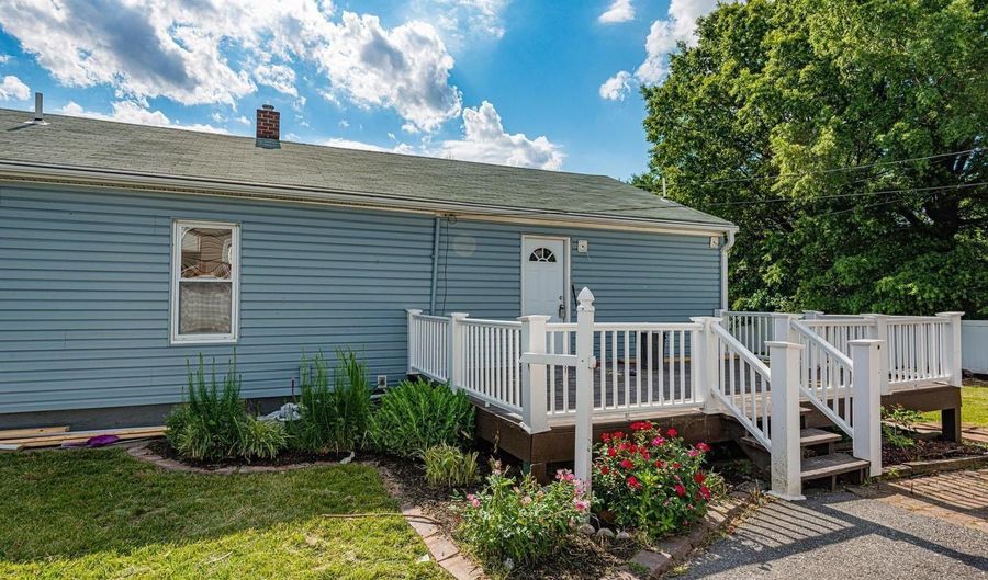 6700 HUDSON St, Baltimore, MD 21224 - 5 Beds, 3 Bath
