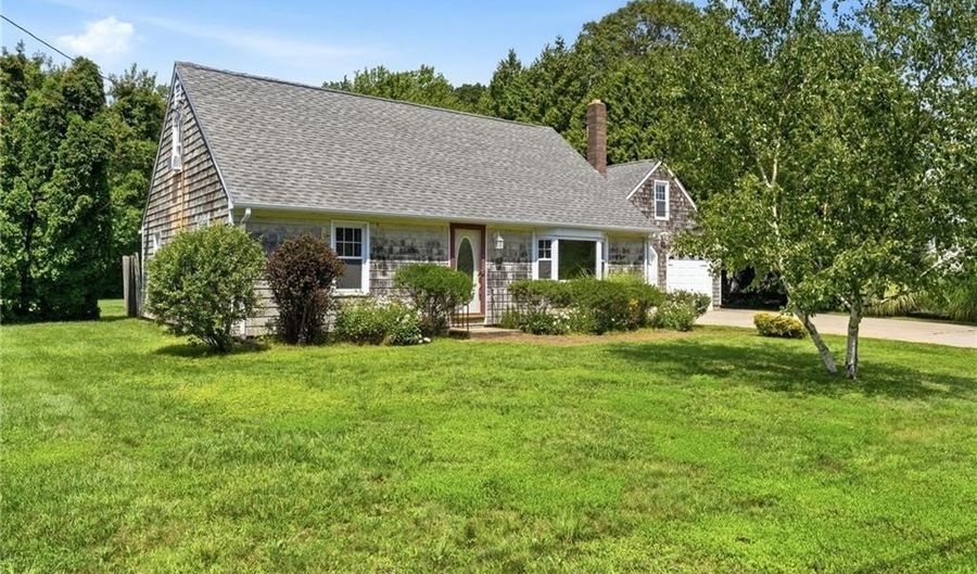 6 Lakewood Dr, Narragansett, RI 02882 - 4 Beds, 2 Bath