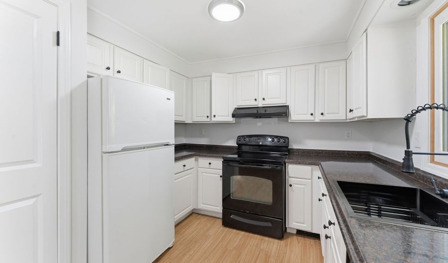 472 Dowd Ave 472, Canton, CT 06019 - 2 Beds, 2 Bath
