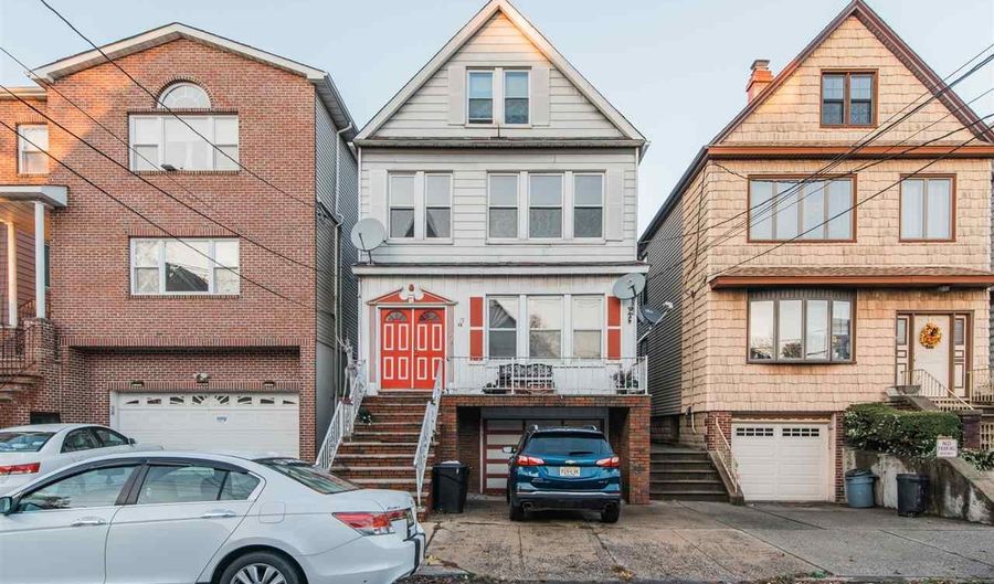 13 W 27TH St, Bayonne, NJ 07002 - 3 Beds, 1 Bath