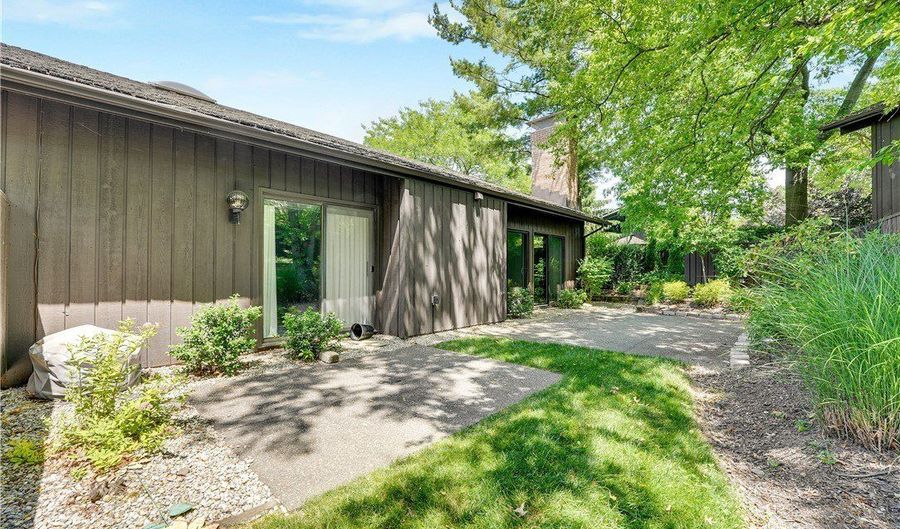455-55 Meadowview Dr, Aurora, OH 44202 - 3 Beds, 3 Bath