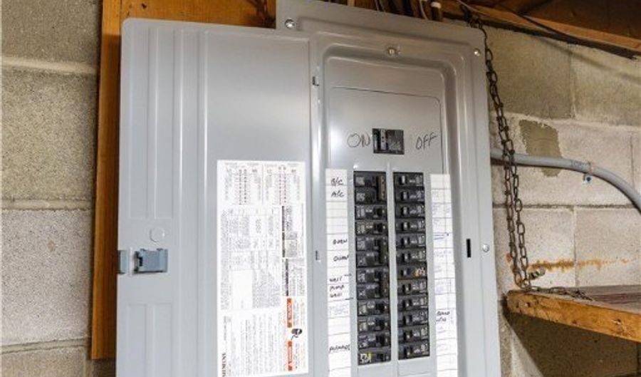 2025 S Plaza Dr, Akron, OH 44319 - 3 Beds, 3 Bath