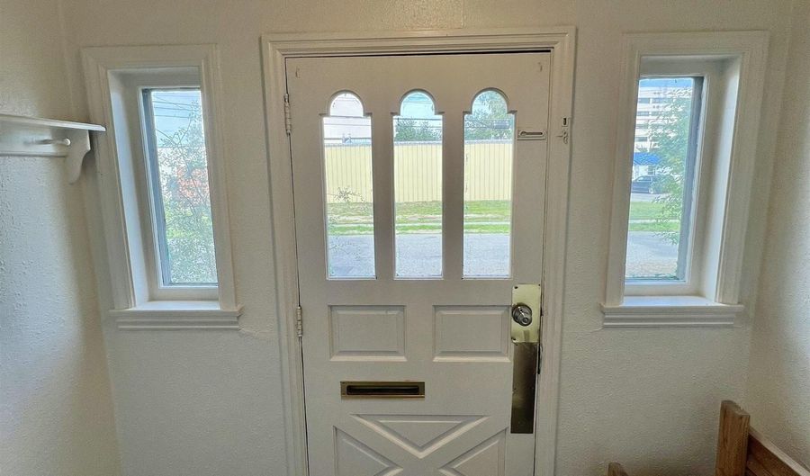 209 2ND Ave, Fairbanks, AK 99701 - 3 Beds, 3 Bath