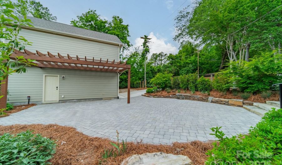 2400 Commonwealth Ave, Charlotte, NC 28205 - 4 Beds, 3 Bath