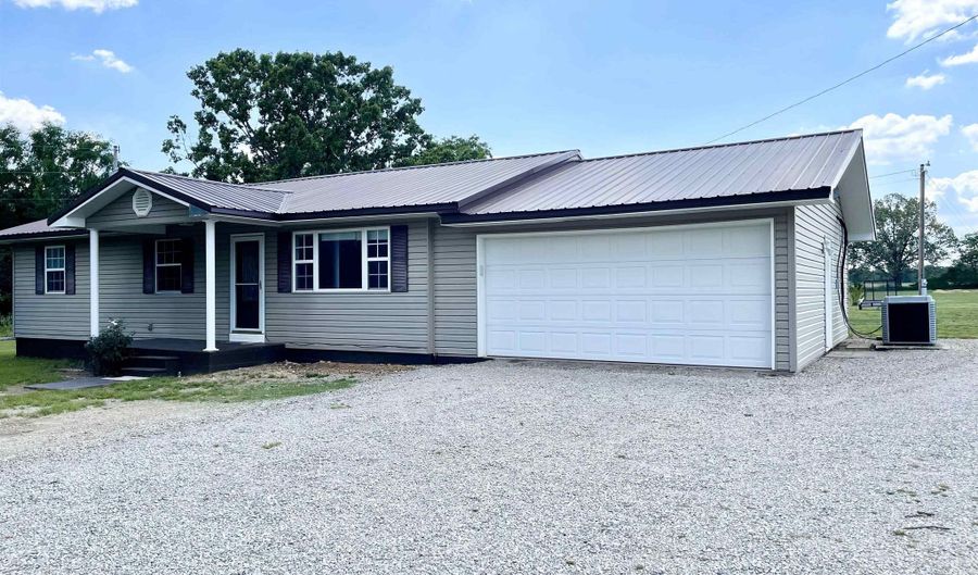 806 Autumnwood Rd, Ash Flat, AR 72513 - 3 Beds, 2 Bath