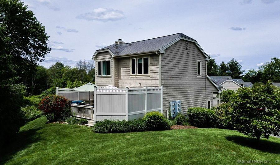 12 Boulevard Dr 35-186, Danbury, CT 06810 - 2 Beds, 3 Bath