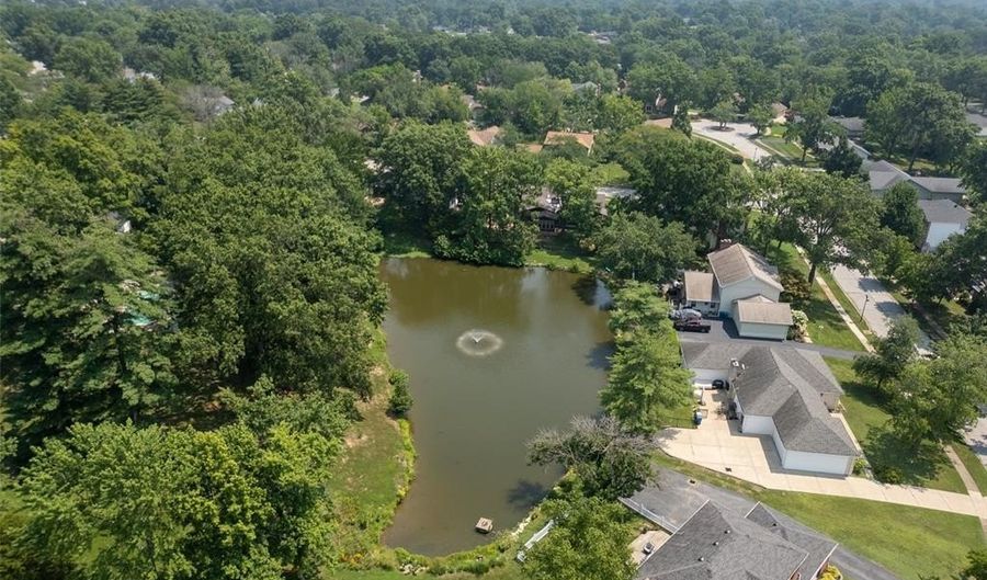 463 Londondary Dr, Ballwin, MO 63011 - 4 Beds, 3 Bath