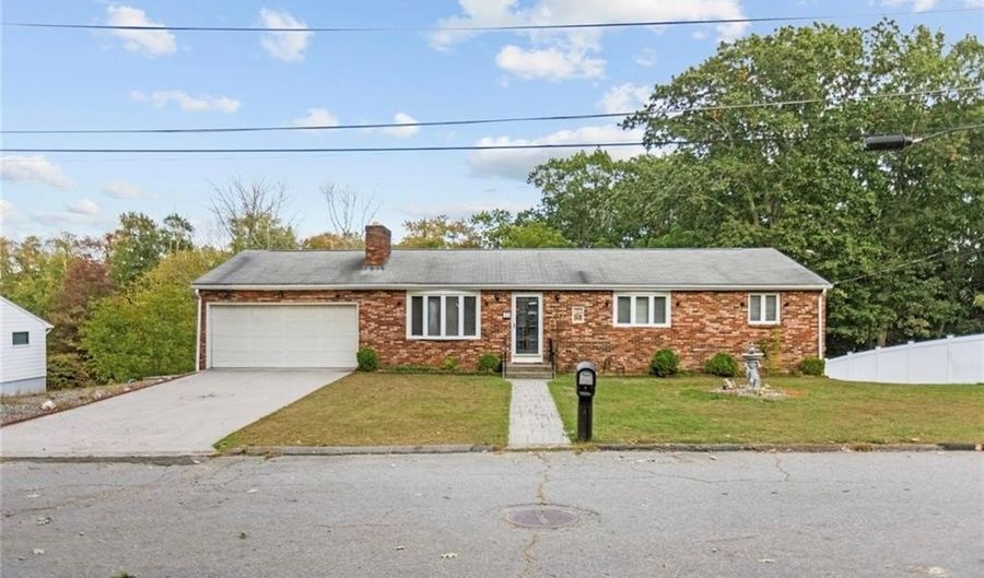 73 Grandview Dr, Cumberland, RI 02864 - 2 Beds, 2 Bath