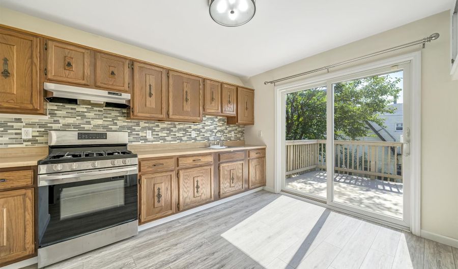 374 AVENUE C, Bayonne, NJ 07002 - 4 Beds, 3 Bath