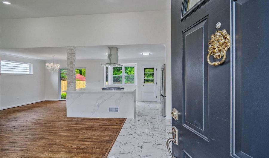 9831 SINGLETON Dr, Bethesda, MD 20817 - 4 Beds, 3 Bath