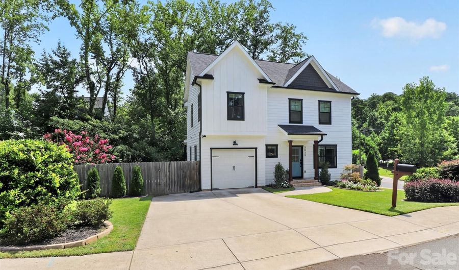 3039 Palm Ave, Charlotte, NC 28205 - 3 Beds, 3 Bath