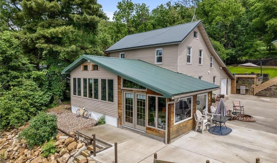 160 N State Road 35, Alma, WI 54610 - 6 Beds, 4 Bath