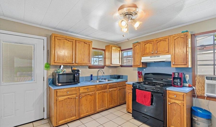 3760 Addis Ln, Addis, LA 70710 - 2 Beds, 1 Bath