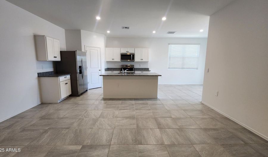 103 S COLLIER Ln S, Casa Grande, AZ 85122 - 3 Beds, 2 Bath