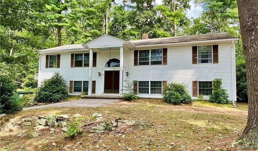 162 Keach Pond Dr, Glocester, RI 02814 - 3 Beds, 4 Bath
