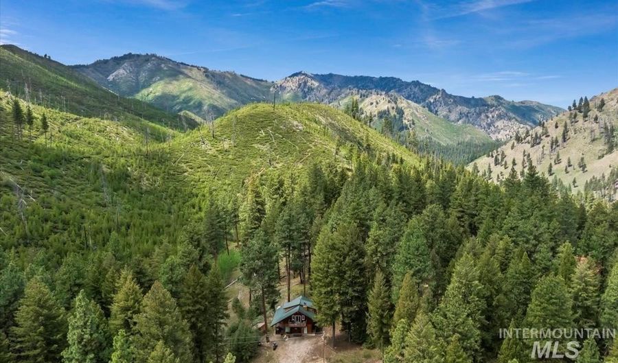 150 W Yuba Vista Dr, Atlanta, ID 83716 - 2 Beds, 2 Bath