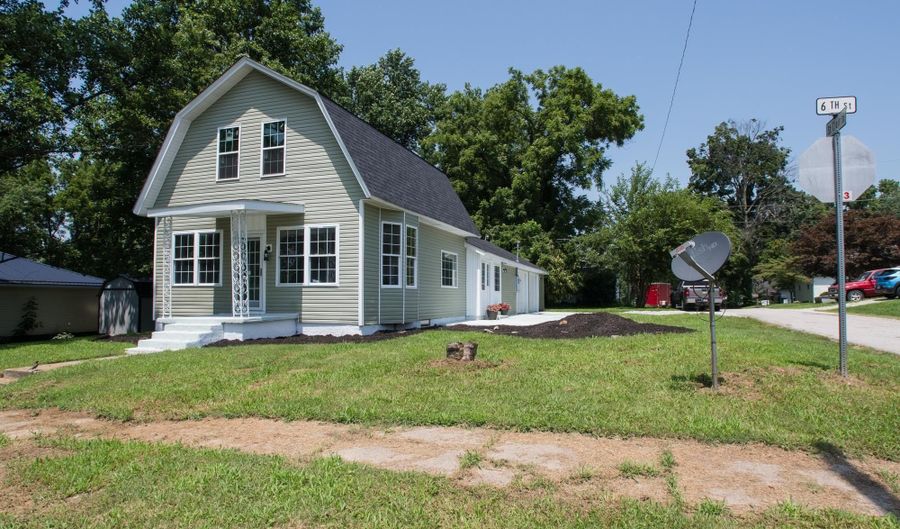 504 W 6th St, Bicknell, IN 47512 - 3 Beds, 3 Bath